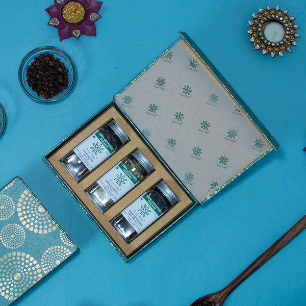 Organic Premium Gift Hamper With Cloves, Green Cardamom, Black Peppercorn in Beautiful Green Mandala Printed Gift Box